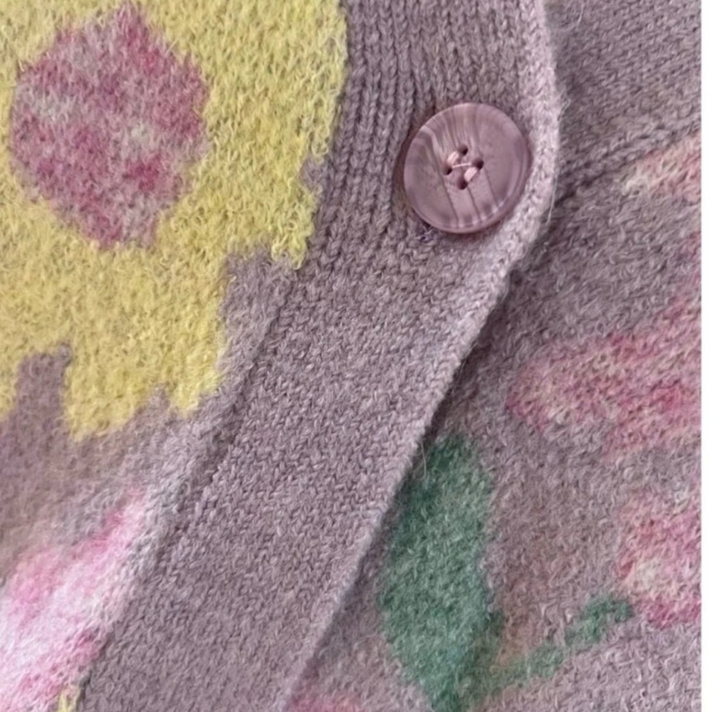 THE VINTAGE SHOP spring floral oversized button front cardigan size LARGE - Picture 5 of 6
